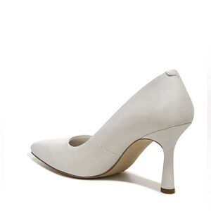 Franco Sarto Women's Mills Pump. Note: little stain on top of one shoe see pics